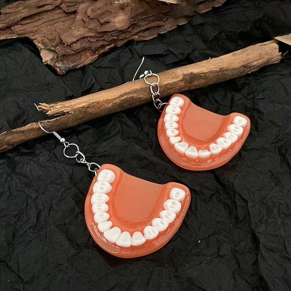E40 ❤️ Creative Resin Horror 3D Teeth Design Dangle Earrings Jewelry - Picture 4 of 7